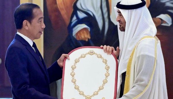Jokowi Terima Penghargaan Sipil Tertinggi ‘Order of Zayed’ dari MBZ