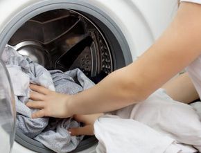 Kebiasaan Buruk Simpan Pakaian Kotor di Mesin Cuci: Segera Hentikan dan Simak Bahayanya!