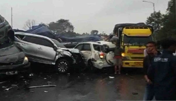 Update Kecelakaan Beruntun Tol Cipularang, 1 Orang Tewas dan 29 Orang Luka-luka