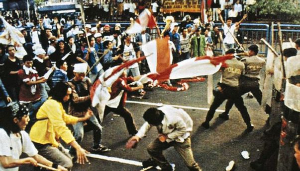 Menolak Lupa Tragedi Semanggi I,  Apa yang Sebenarnya Terjadi?