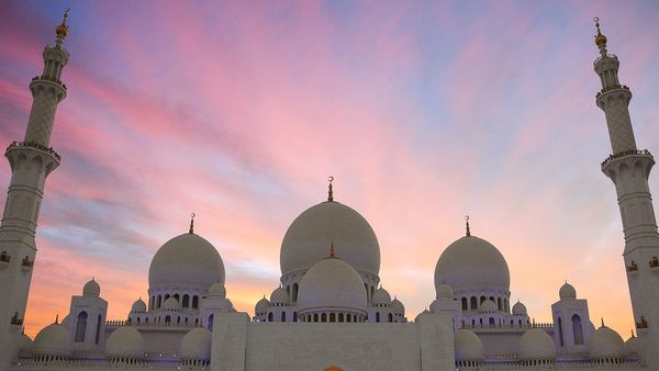 Cerita dari Putri Gus Dur Ditegur Saat Buka Masker di Masjid Abu Dhabi