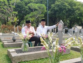 Bakal Daftar Pilgub Jabar, Ahmad Syaikhu-Ilham Ziarah ke Makam BJ Habibie