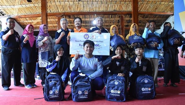 Bakti Sosial dan Monev KKN di Kampung Emas Seyegan