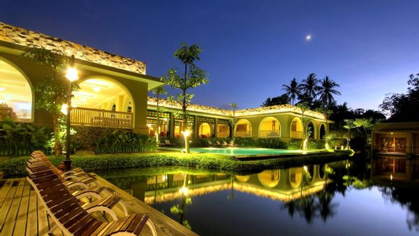 Menginap Sambil Menikmati Danau di Westlake Resort Jogja