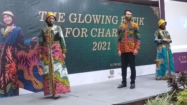 15 Batik Premium karya Yunet Wahyuningsih Dilelang untuk Korban Covid-19 Bantul