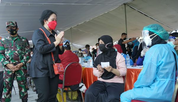 Di Stadion Gelora 10 November, Puan Bagi 30 Ribu Dosis Vaksin untuk Warga Jatim