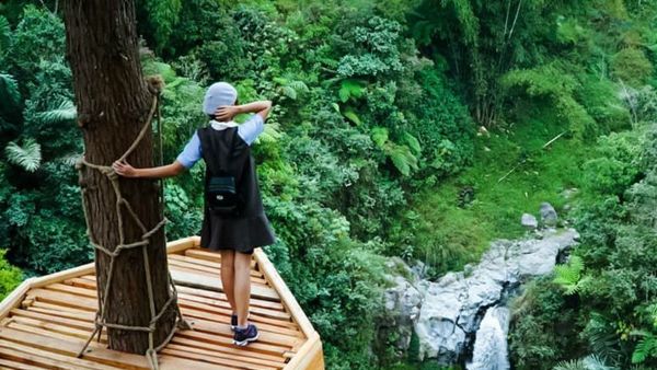 Menikmati Segarnya Air Terjun Tlogo Muncar di Kaki Gunung Merapi