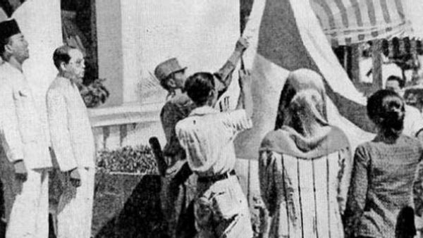 Tak Disangka, Kain Bendera Pusaka Indonesia Ternyata Diambil dari Tenda Kaki Lima Milik Pedagang Kecil