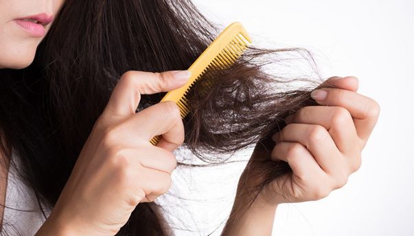Ladies, Punya Masalah dengan Rambut Rontok? Lakukan Hal Ini!