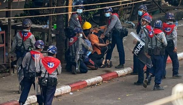 Kian Brutal, Aparat Myanmar Tembak 18 Pendemo hingga Tewas