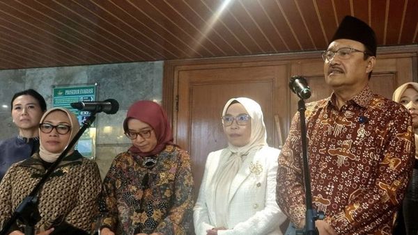 Mensos Tegaskan Tidak Ada Seleksi Akademik untuk Masuk Sekolah Rakyat