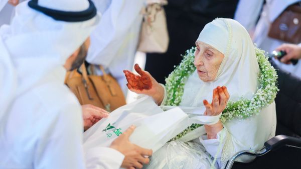 Arab Saudi Sambut Hangat Kedatangan Jamaah Haji Tertua di Dunia, Berusia 130 Tahun