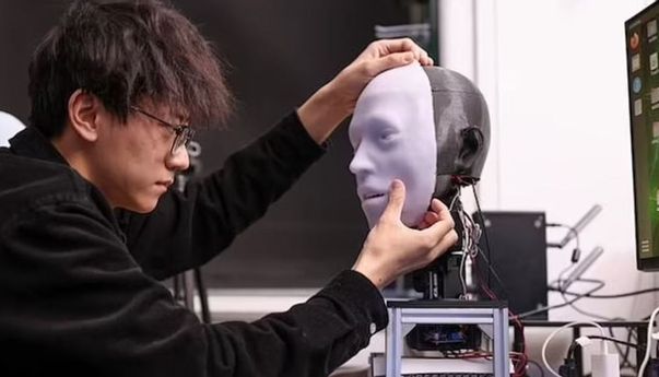 Ilmuwan Columbia University Ciptakan Robot Emo yang Bisa Baca dan Tiru Ekspresi Wajah Manusia