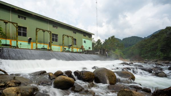 Inovasi Energi Terbarukan: PLTA Mikrohidro Lebakbarang Pekalongan Menghasilkan Listrik Bersih