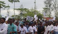 Tak Terima Brimob Bikin Markas di Sekolahnya, Ratusan Siswa di Papua Turun Aksi