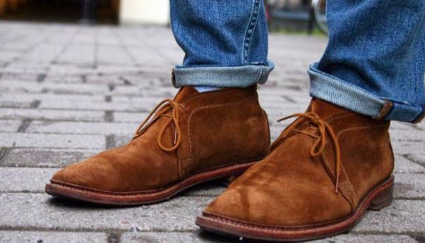 Sepatu Suede Kamu Sudah Pudar? Begini Cara Mengembalikan Warna Sepatu Suede yang Pudar