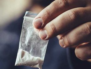 Berita Kriminal: Sembunyikan Narkoba di Bungkusan Nasi, Kurir Narkoba di Langkat Keciduk Polisi