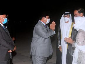 Menhan Prabowo Sambut Kedatangan Presiden Jokowi dan Ibu Iriana di Abu Dhabi