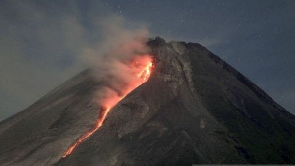 Gunung Merapi Luncurkan Guguran Lava Pijar 11 Kali ke Arah Barat Daya Sejauh 1.200 meter