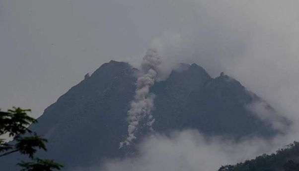 Aktivitas Gunung Merapi Terus Meningkat, Penerangan di Jalur Evakuasi Turi Dikeluhkan Warga