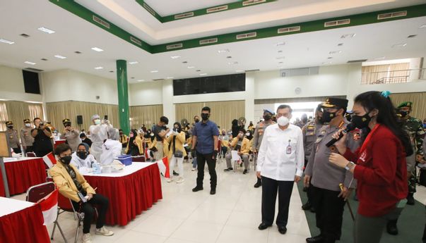 Gelar Vaksinasi Bareng BEM Nusantara dan BEM SI, Kapolri: Terima Kasih Sudah Mau Jadi Relawan