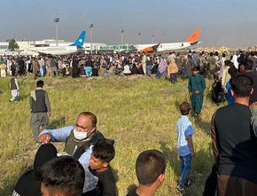 Tentara AS Lepaskan Sejumlah Tembakan ketika Bandara Dipenuhi Ribuan Warga Afghanistan