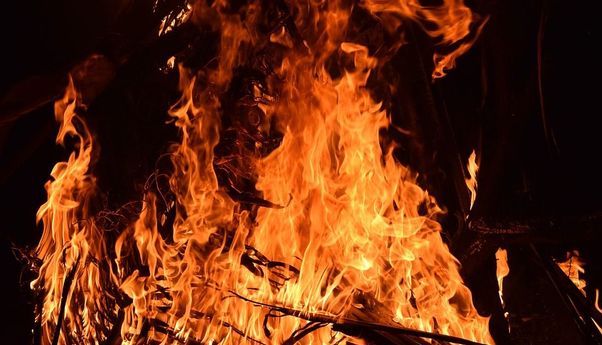 Frustasi karena Banyak Utang Oknum Polisi di Sorong Bakar Istri hingga Tewas