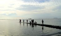 Berlibur di Pantai Tanjung Pasir Tangerang