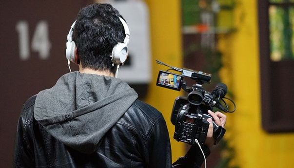 Banyak Orang Rela Bikin Konten Sampah, Berapa sih Penghasilan YouTuber?