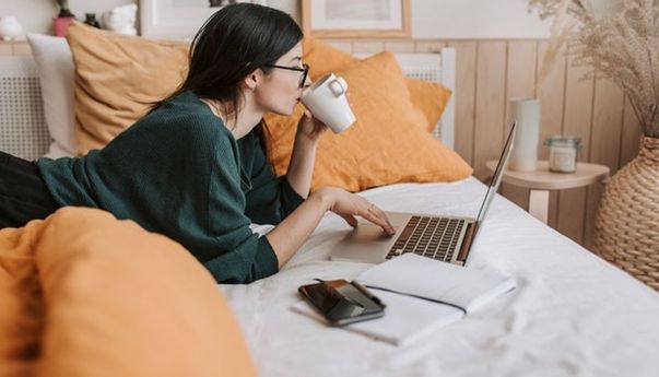 Jangan Terlalu Sering Lihat Layar Gawai! 7 Penyakit Ini Bisa Muncul
