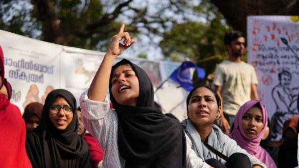 Mahasiswi Muslim Dilarang Pakai Hijab di Kampus: Dipaksa Pilih Agama atau Pendidikan?