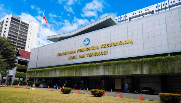 Ribuan Orang Terdampak Usai Pencabutan Izin Operasional 17 Perguruan Tinggi