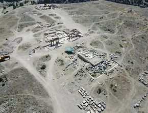 400 Makam Penuh dengan Lukisan dan Harta Karun Berharga Ditemukan di Kota Kuno yang Dibangun pada Masa Alexander Agung