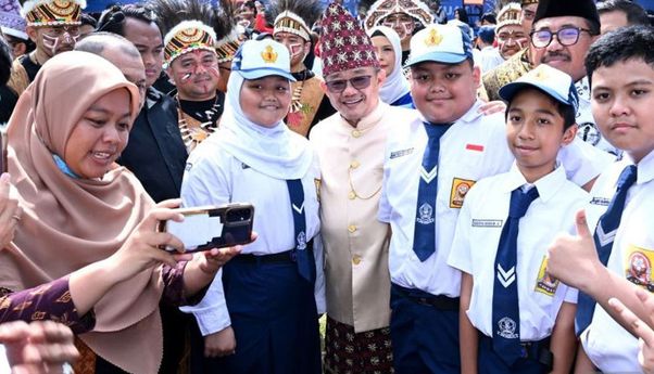 Tak Punya Wewenang Naikkan Gaji, Mendikdasmen Bakal Tingkatkan Kesejahteraan Guru Lewat Sertifikasi