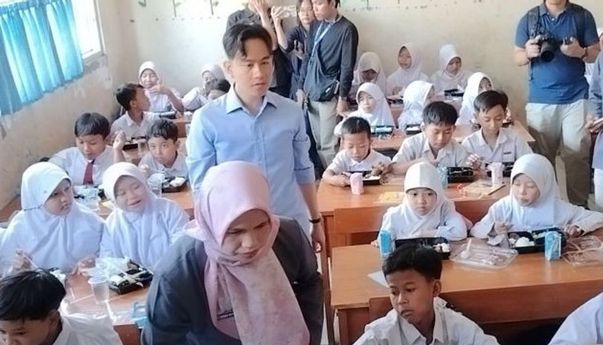 Gibran Tinjau Langsung Uji Coba Program Makan Bergizi Gratis di SDN Sentul Bogor