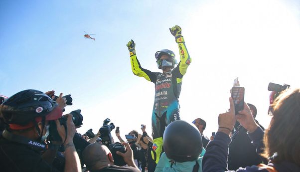 Valentino Rossi Resmi Pensiun, Inilah 10 Kemenangan Paling Spektakuler Dalam Kariernya!