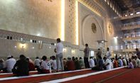 Bacaan Doa Qunut Latin Lengkap, dan Hadis-Hadis Pendukungnya