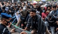 Terbaru: Empat Kawannya Ditahan karena Demo, Mahasiswa Datangi Polrestabes Semarang