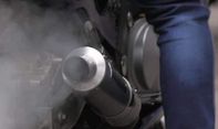 Knalpol Motor Keluar Asap Hitam, Mungkin Ini Penyebabnya