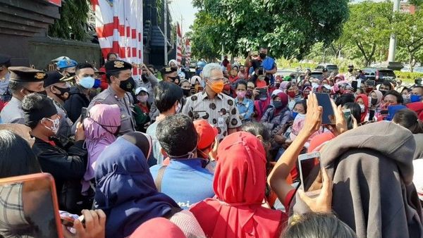 Berita Jateng: Tak Dikasih Pesangon, Ratusan Buruh Garmen di Semarang Ngadu ke Ganjar