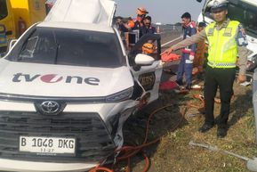 Mobil Rombongan Kru TV One Kecelakaan dengan Truk di Tol Pemalang, 3 Orang Tewas