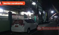 Parkir Mobil Dinasnya di Depan SMK Batik 2, Gibran Rakabuming Kirim 'Kode'