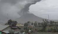 Berita Sinabung: Gunung Sinabung Erupsi Lagi, Masyarakat Dilarang Beraktivitas di Zona Merah, Ini Rinciannya