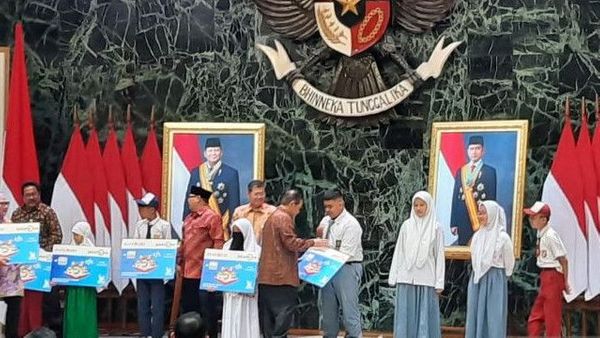 Pramono Gratiskan Pemegang KJP Plus Masuk TMII