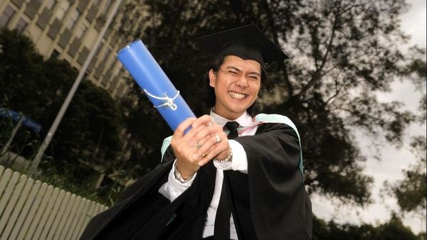 Iqbaal Ramadhan Lulus Kuliah dari Monash University, Netizen Heboh Pingin Segera Dilamar