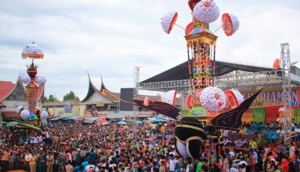 Belajar Mengenal 5 Upacara Adat Sumatera Barat yang Bisa Kamu Ketahui