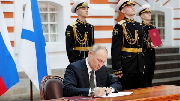 Putin Teken Undang-undang Baru Larang Sepenuhnya Propaganda LGBT di Rusia