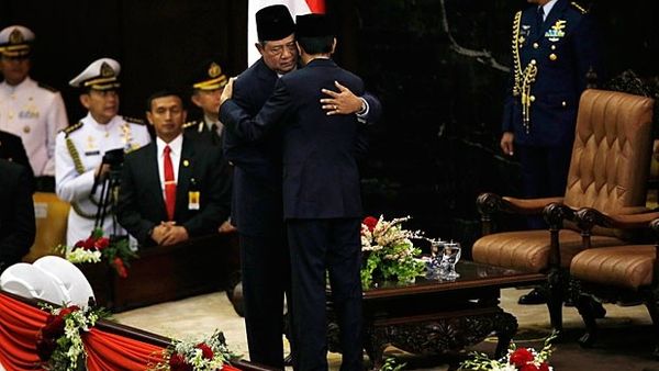 Mengenang Momen Hangat SBY Kepada Jokowi Saat Dilantik Menjadi Presiden Periode 2014-2019