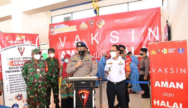 Brimob Cuma Butuh 2 Jam untuk Suntik Vaksin Sinovac 2.500 Warga Depok