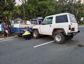 Karena Kurang Konsentrasi, Sopir Daihatsu Taft Tabrak Colt dan Sepeda Motor di Kulon Progo